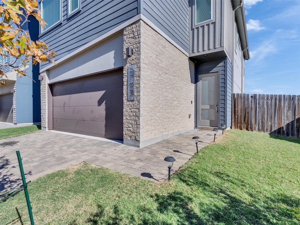 5702 Rucio Lane - Photo 2