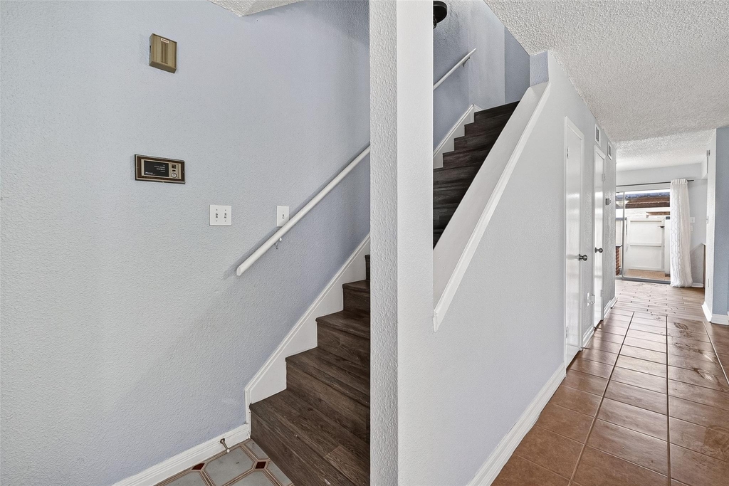 250 El Dorado Boulevard - Photo 4