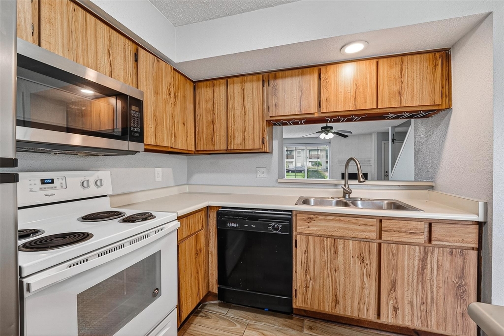 250 El Dorado Boulevard - Photo 16