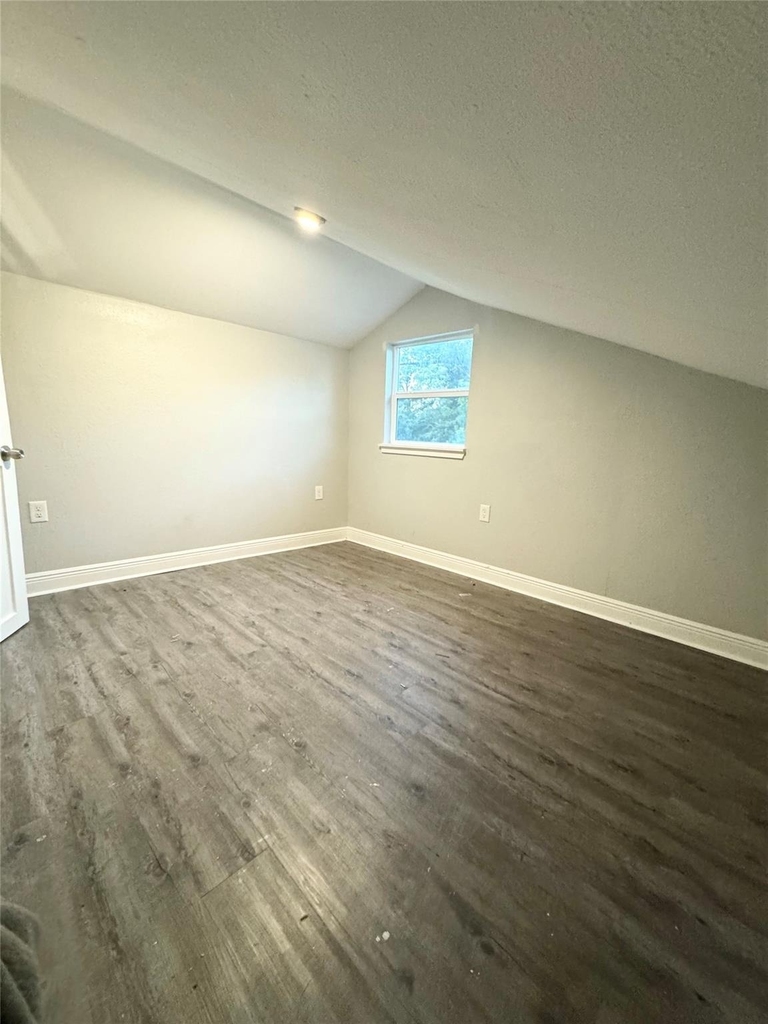 2310 12th Avenue - Photo 5