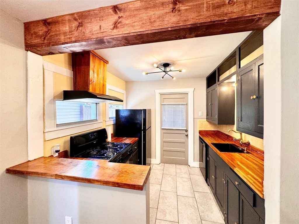 1018 Dunbar Street - Photo 12
