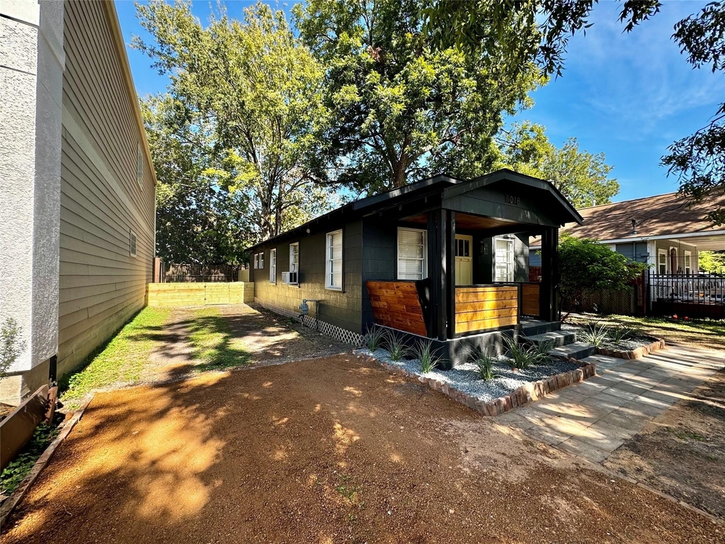 1018 Dunbar Street - Photo 1