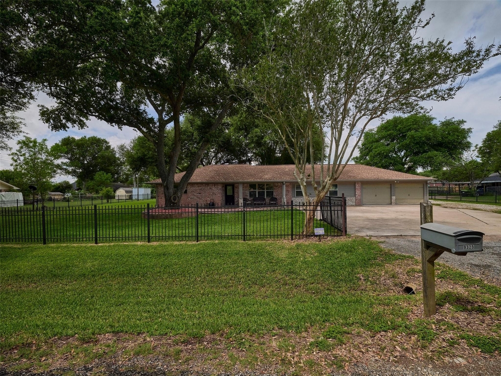 9326 Kostelnik Street - Photo 1
