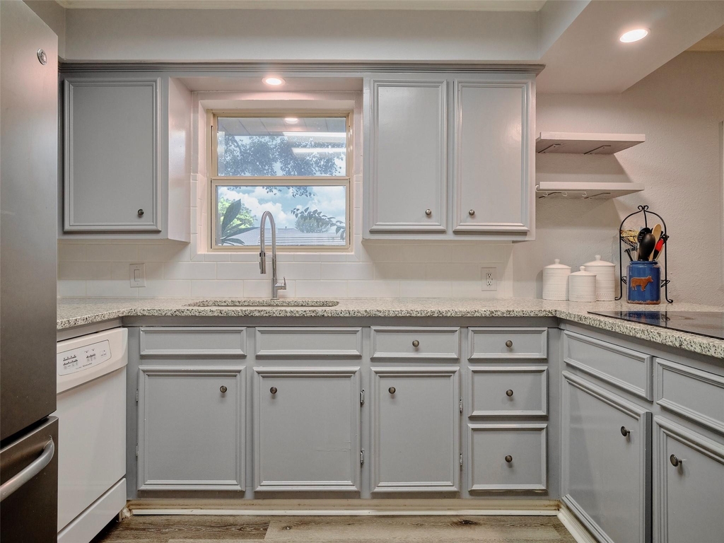 9326 Kostelnik Street - Photo 17