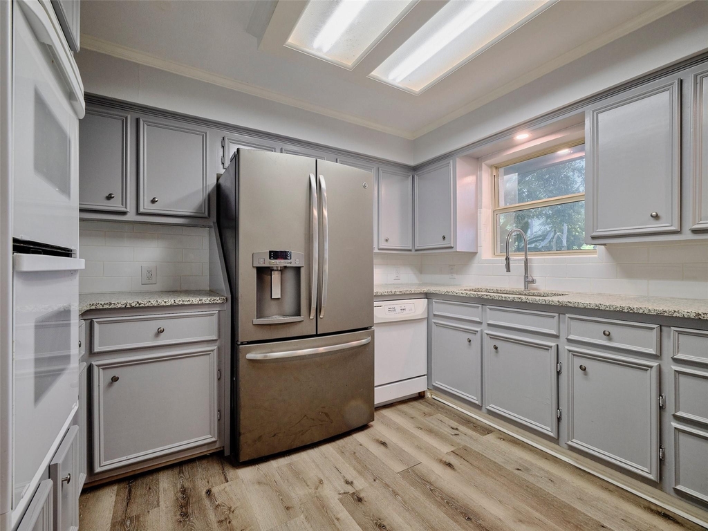 9326 Kostelnik Street - Photo 18