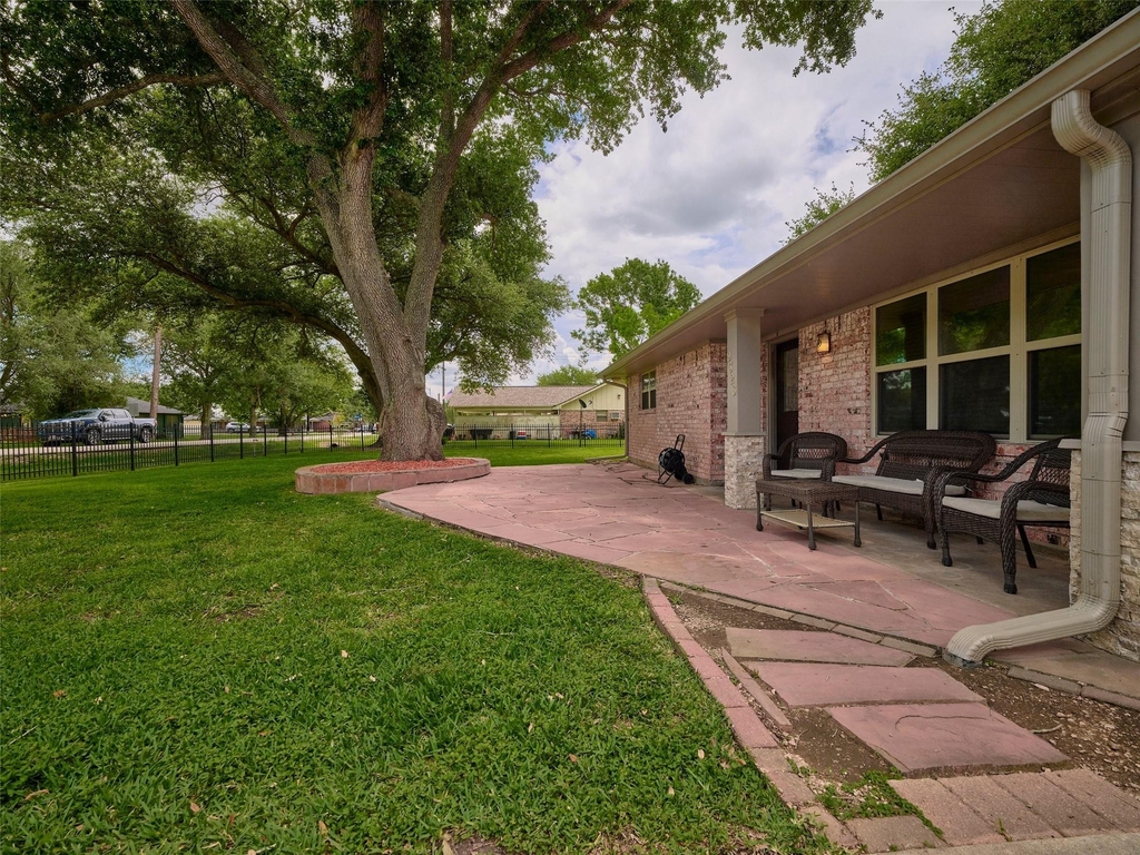 9326 Kostelnik Street - Photo 6