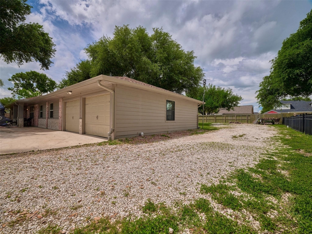 9326 Kostelnik Street - Photo 5