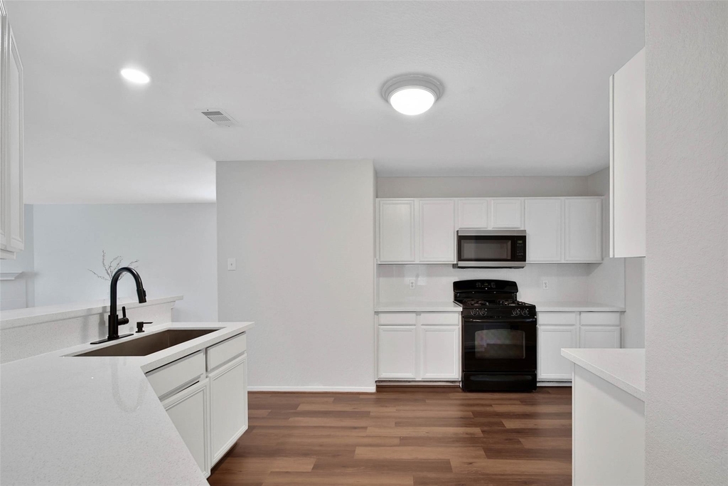 3022 Madison Elm Street - Photo 9