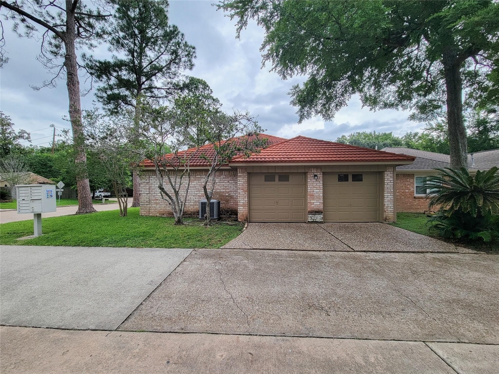 12800 Briar Forest Drive - Photo 4