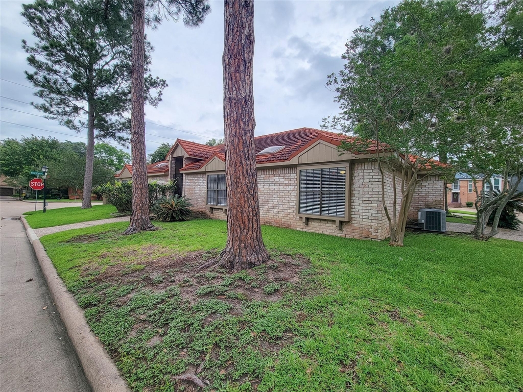 12800 Briar Forest Drive - Photo 3