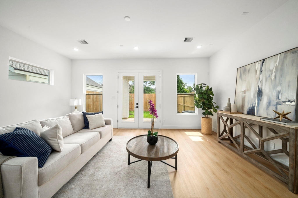 5516 Hardy Street - Photo 6