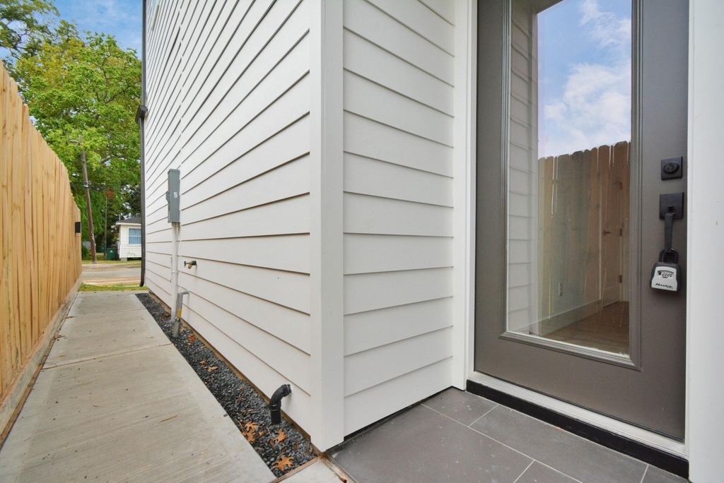 5516 Hardy Street - Photo 2