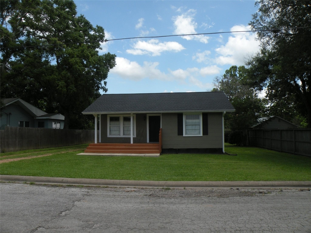 319 N Hunt Street N - Photo 1