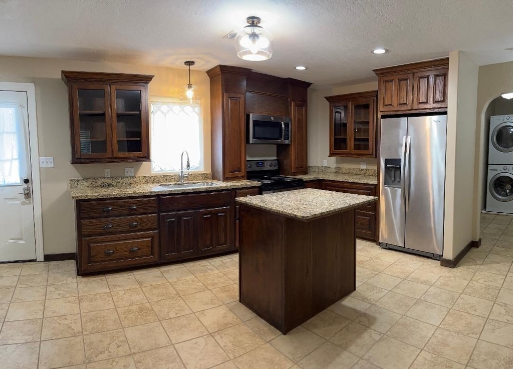 319 N Hunt Street N - Photo 4
