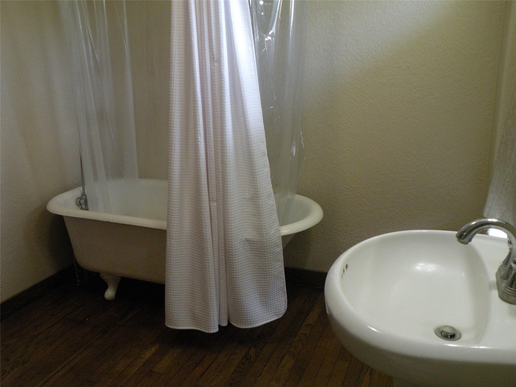 319 N Hunt Street N - Photo 6