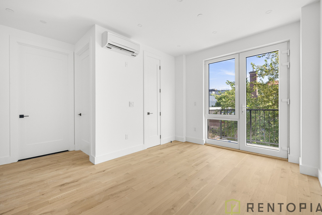 624 Metropolitan Avenue - Photo 4