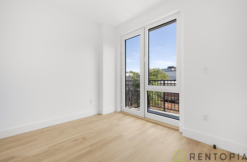 624 Metropolitan Avenue - Photo 8