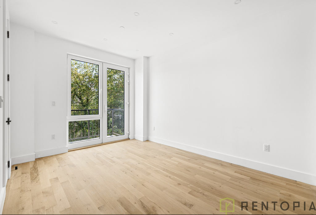 624 Metropolitan Avenue - Photo 5