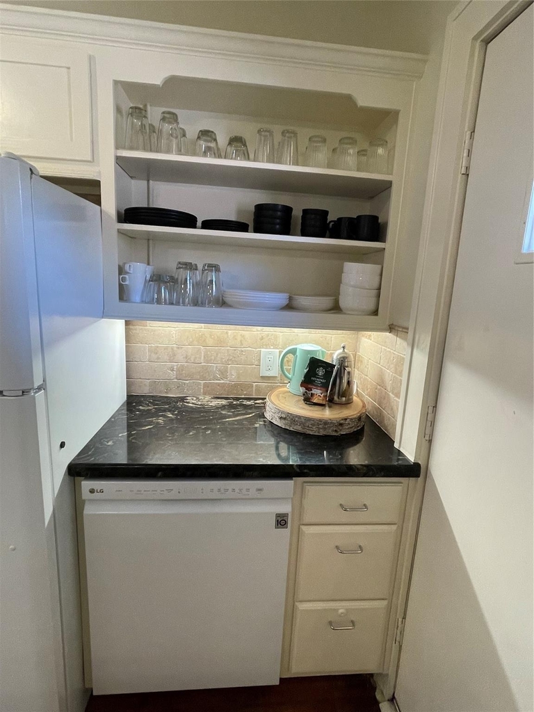 1604 Castle Court Street - Photo 11