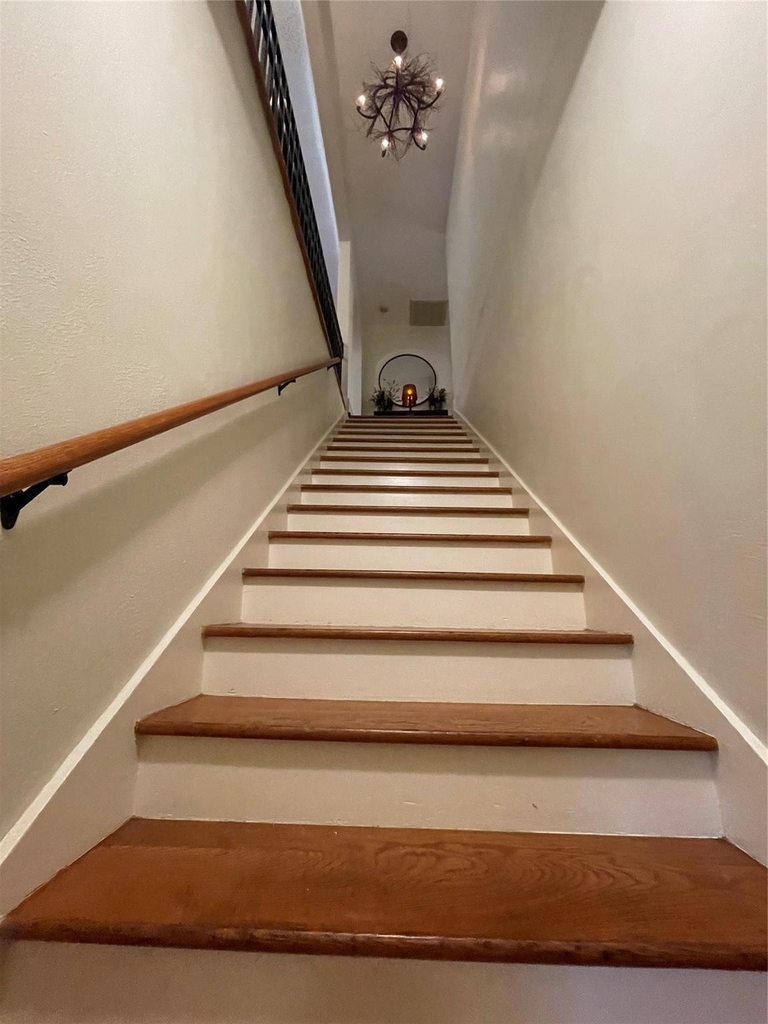 1604 Castle Court Street - Photo 3