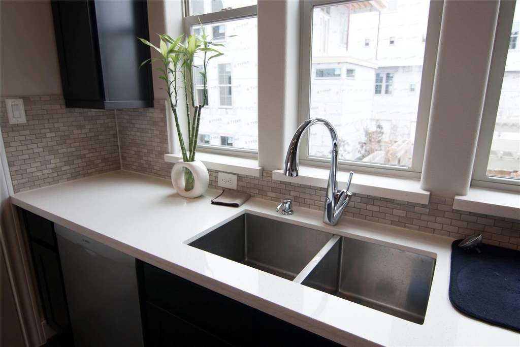 616 Delano Street - Photo 2