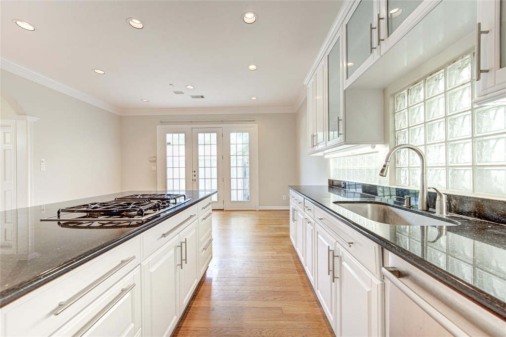 2124 Nantucket Drive - Photo 9