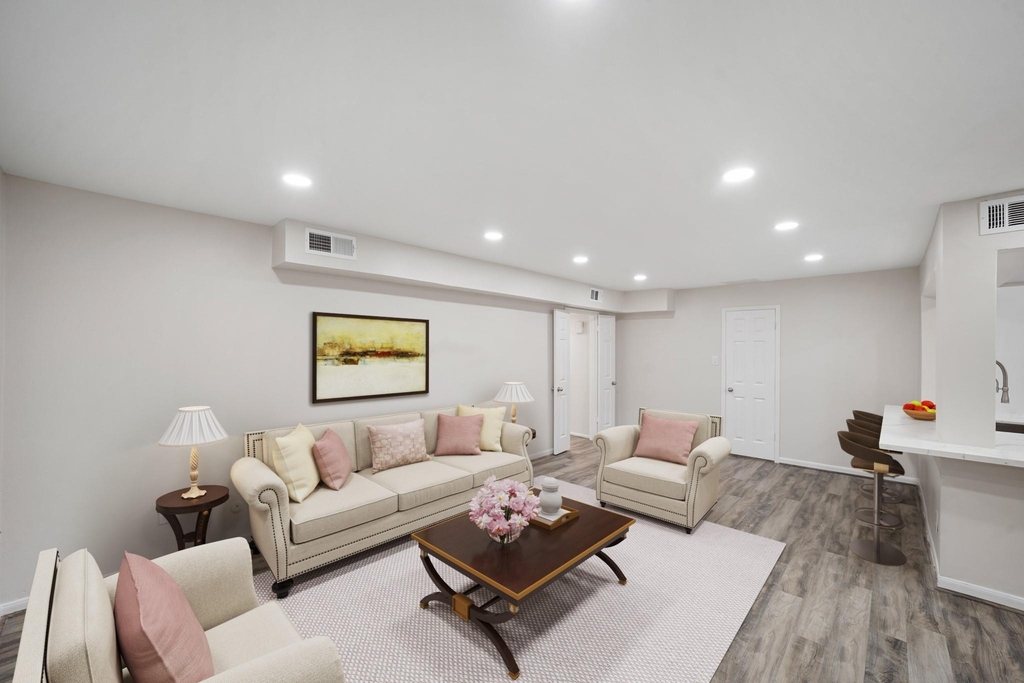 357 N Post Oak Lane - Photo 2