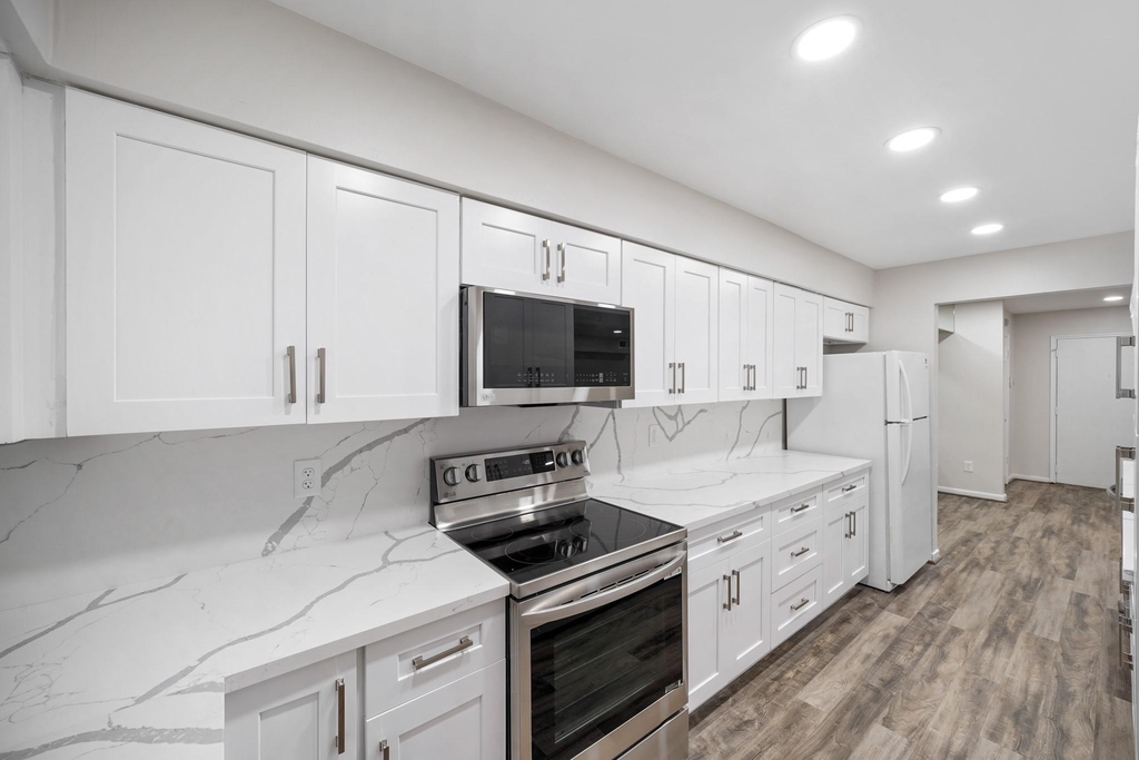 357 N Post Oak Lane - Photo 4