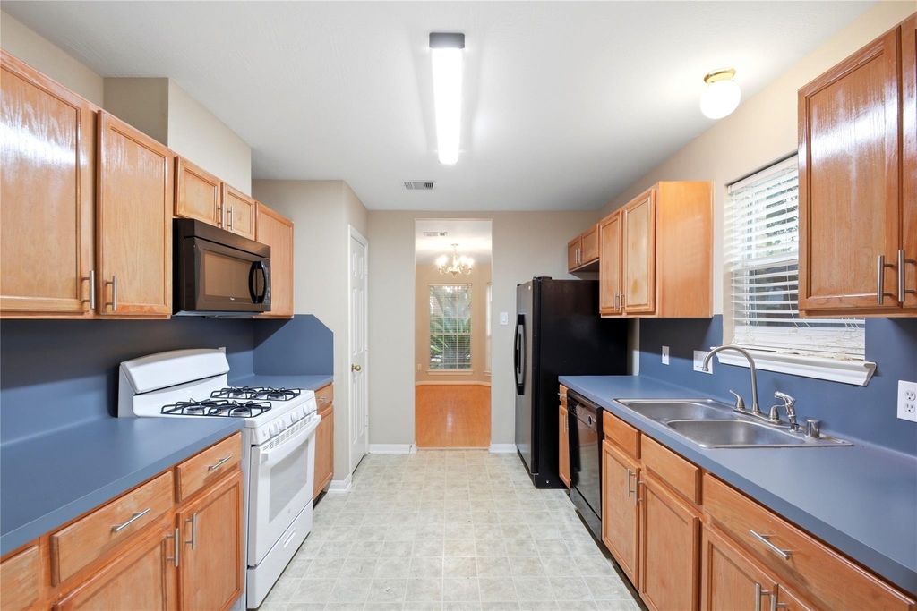 3924 Highland Vale Court - Photo 9