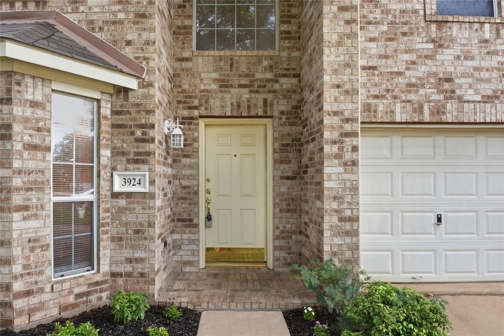 3924 Highland Vale Court - Photo 2