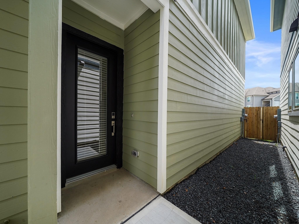 1518 Colonial Gorge Drive - Photo 2
