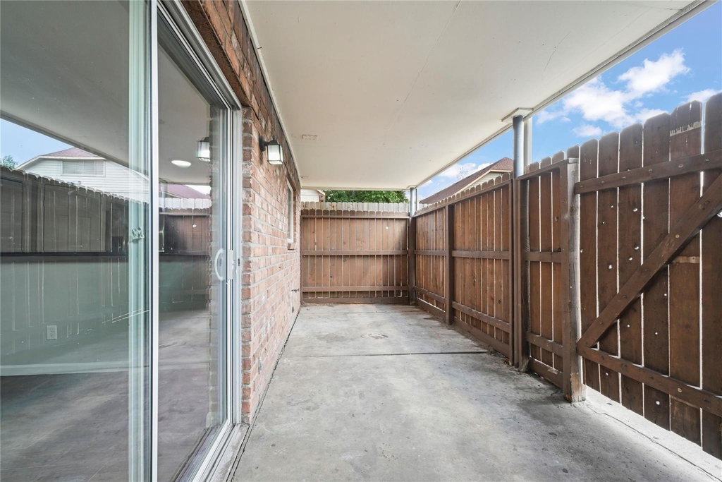 1520 Sherwood Forest Street - Photo 7