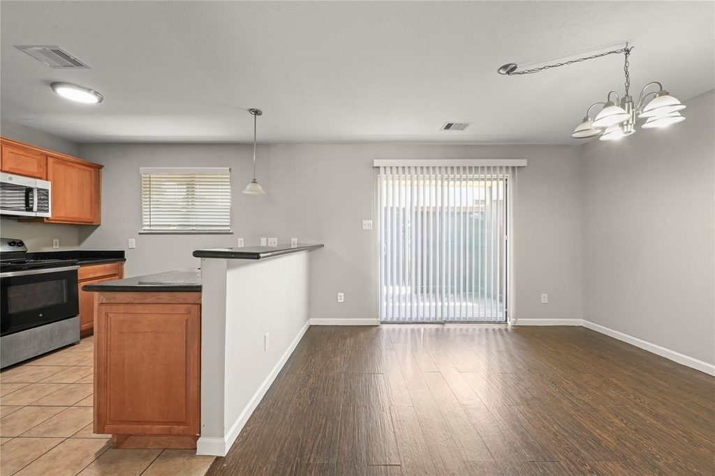1520 Sherwood Forest Street - Photo 4