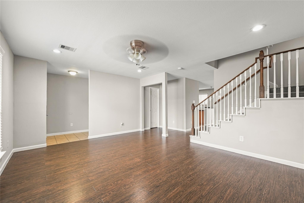 1520 Sherwood Forest Street - Photo 2