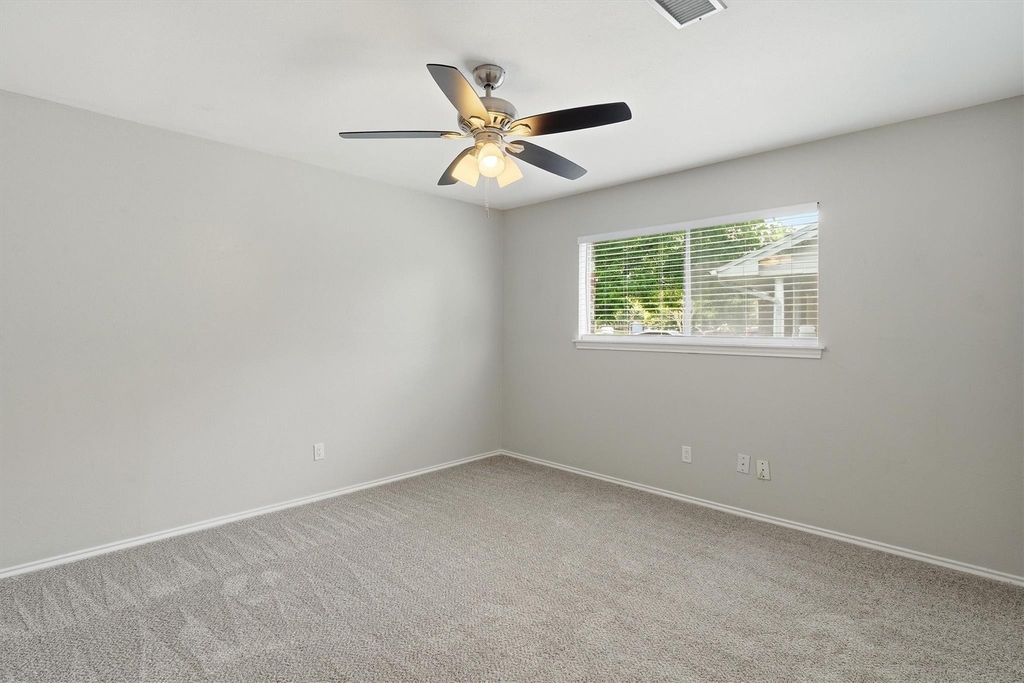 2119 Williamsburg Court S - Photo 14