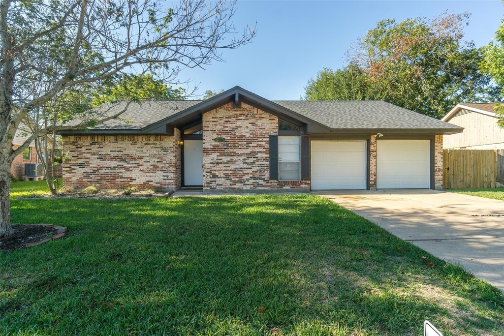 2119 Williamsburg Court S - Photo 0