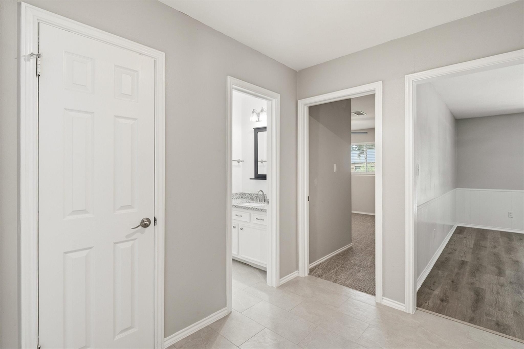 2119 Williamsburg Court S - Photo 3