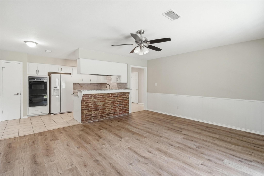 2119 Williamsburg Court S - Photo 5