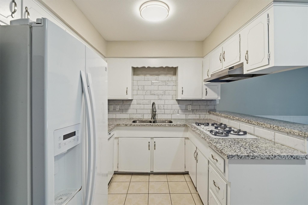 2119 Williamsburg Court S - Photo 8