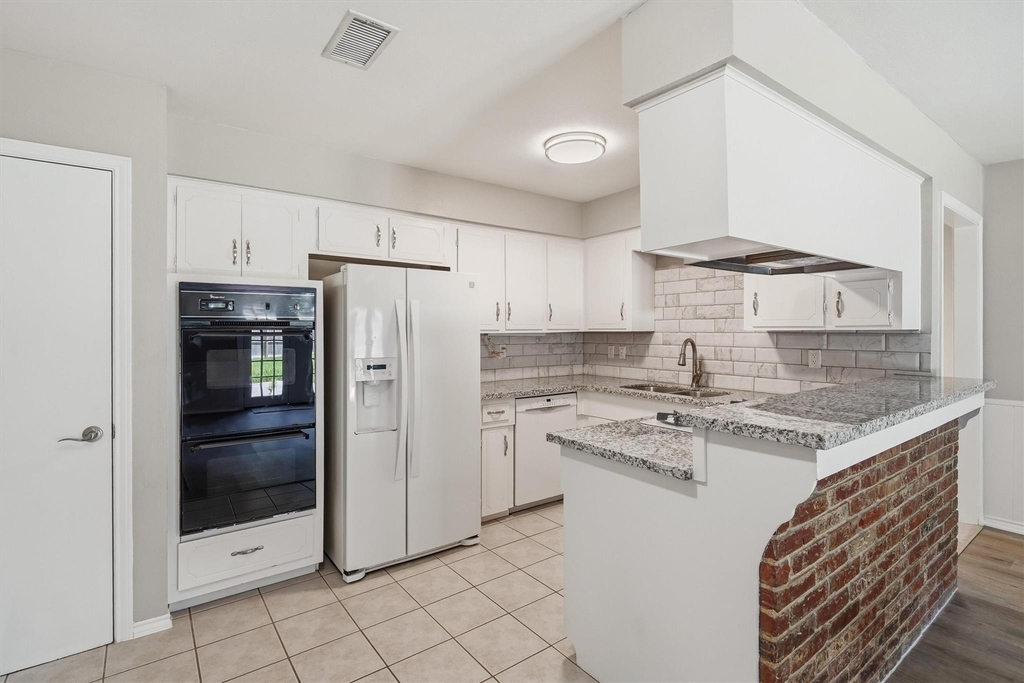 2119 Williamsburg Court S - Photo 6