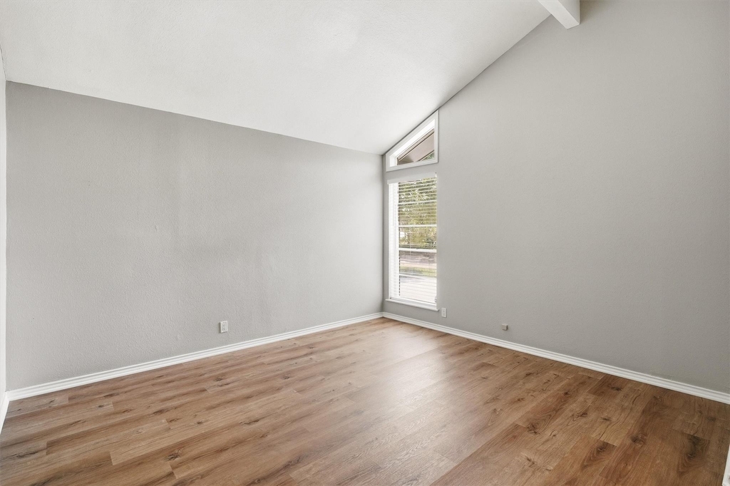 2119 Williamsburg Court S - Photo 2