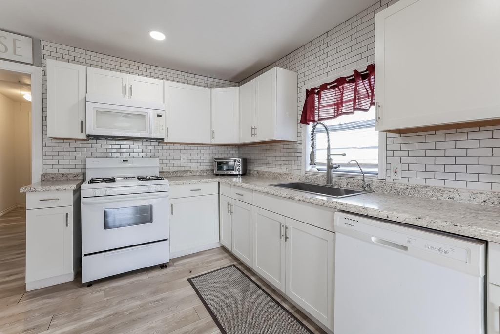 2219 72nd Street - Photo 2