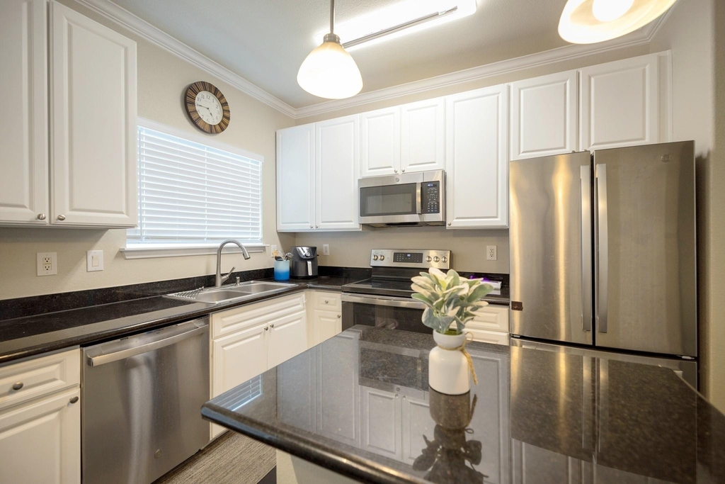 9200 Westheimer Road - Photo 8
