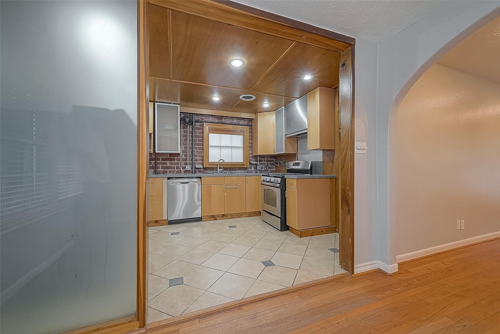 306 Graceland Street - Photo 17