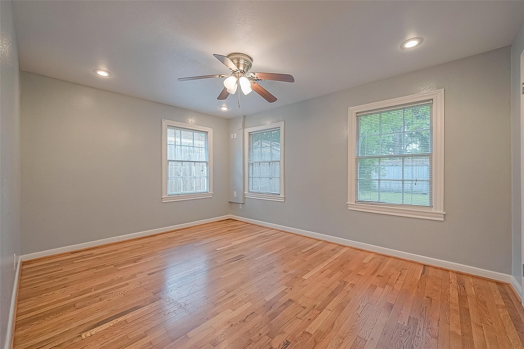 306 Graceland Street - Photo 18