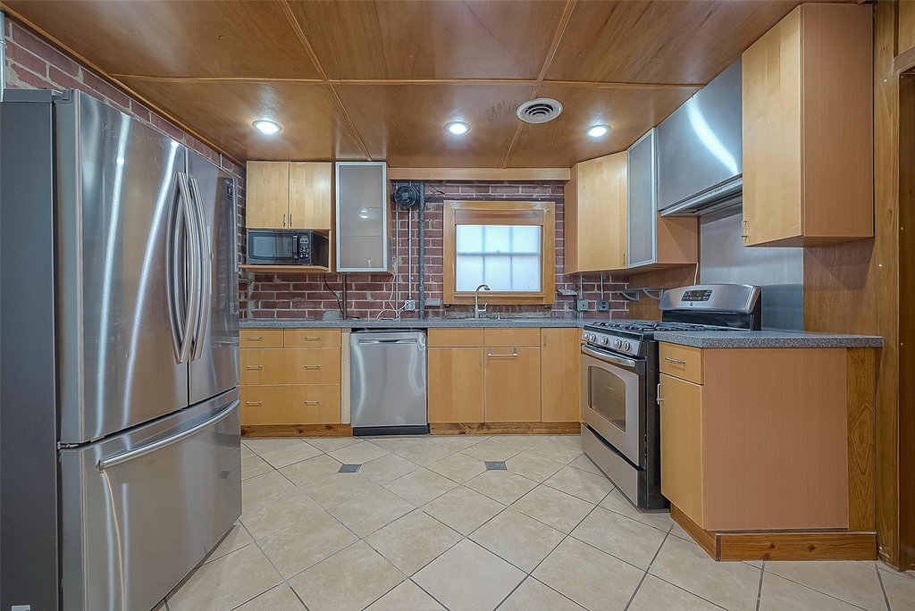 306 Graceland Street - Photo 14