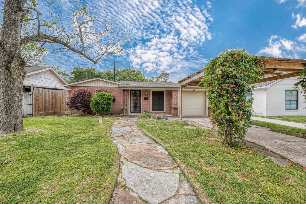 306 Graceland Street - Photo 4