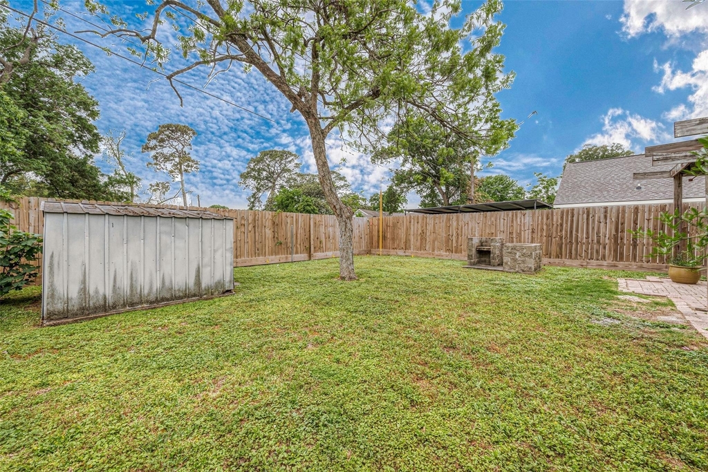 306 Graceland Street - Photo 32