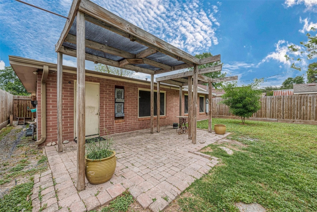 306 Graceland Street - Photo 35