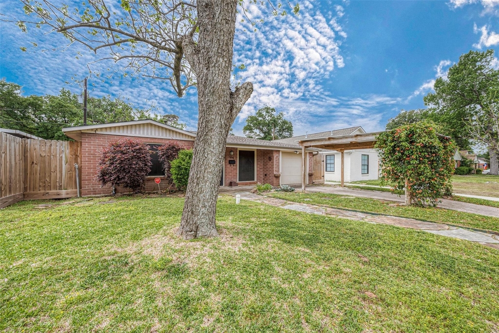 306 Graceland Street - Photo 1